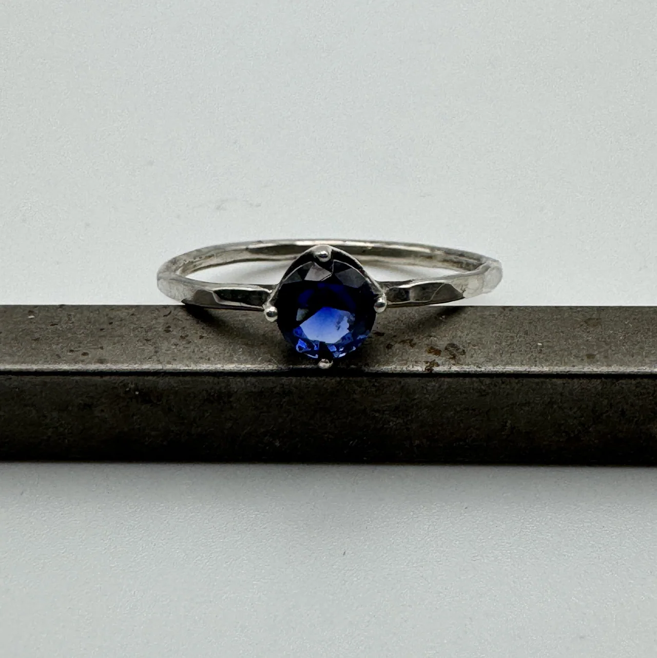 Sapphire Hammered Band Size 7.25